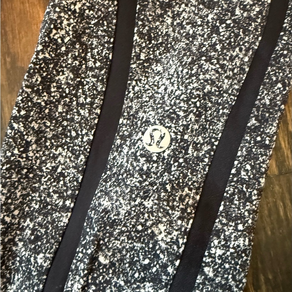 Lululemon Black and White Leggings - Picture 3 of 4